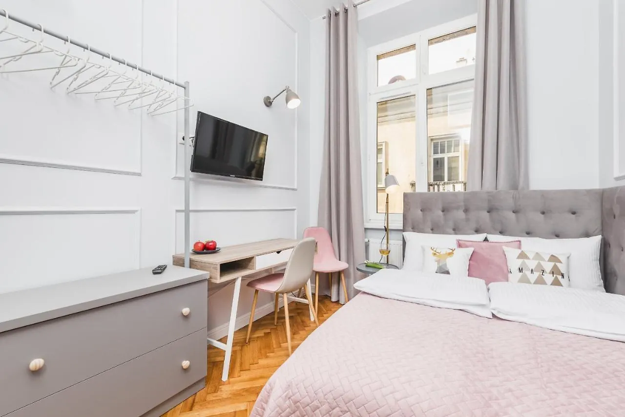 Traveler'S Best Choice - Old Town Guesthouse - By Upstairs Krakow 0*,  Poland